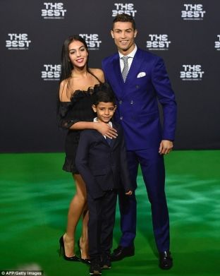  Ronaldo “fitoi” edhe në tepihun e gjelbër