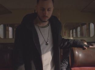 Uki lanson “Mall” [video]