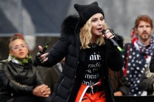 Kënga “banale” e Madonnës për Trumpin [video]