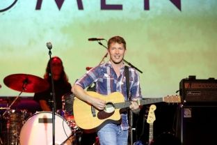 James Blunt tregon detajet për albumin e ri 