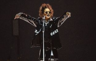 Rihanna e quan Trumpin “derr amoral” për shkak të urdhrit ndaj vendeve myslimane