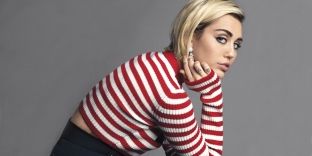 Edhe Cyrus kundër vendimit të Trumpit