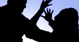  Burri sheh dy persona duka ia rrahur gruan, hyn në sherr ku lëndohen të gjithë