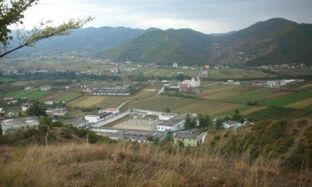 Qëllohet me armë zjarri një i dënuar në burgun e Vaqarrit