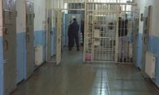 Një i vdekur e katër të plagosur nga zjarri në burgun e Shënkolli