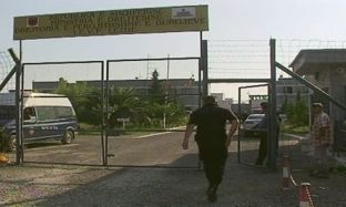 Rikthehet normaliteti në burgjet e Vaqarrit dhe Shënkollit