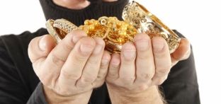 Vidhen stoli ari dhe para në Istog