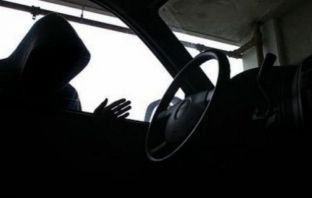 Arrestohet plaçkitësi i veturave