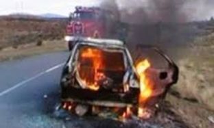 Vlorë, përfshihet nga flakët automjeti