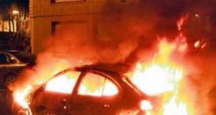 Në rrugën Himarë-Borsh shkrumbohet automjeti, dy italianët shpëtojnë