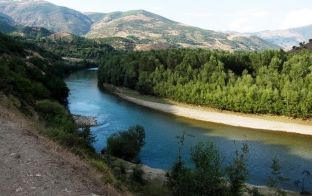 Dibër, gjendet trupi i pajetë i një fëmije 10-vjeçar