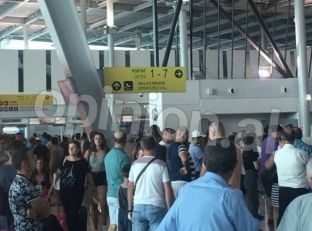 Një i ri tentoi të vetëvritej në terminal të aeroportit