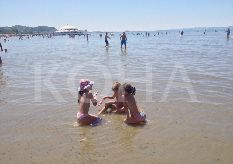 Ngjarje tragjike në Durrës, dallgët nxjerrin në breg 4 vjeçaren e pajetë