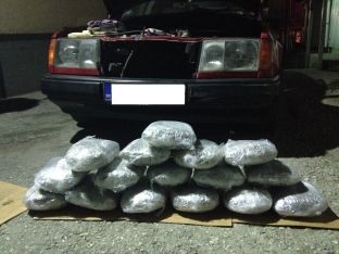 Policia në Gjilan konfiskon mbi 16 kg drogë në veturën me targa serbe