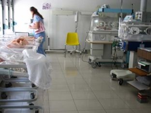 Në maternitetin e Tiranës vdesin nënë e foshnje