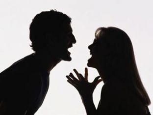Gruaja kanos burrin e saj në Prishtinë