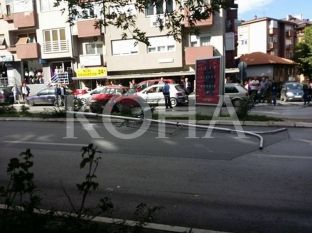 Përplaset vetura me shtyllën elektrike në kryeqytet [foto]