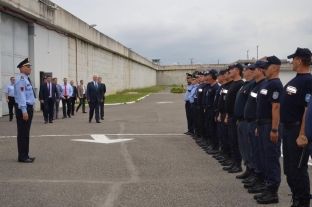 Arrestohen dy gardian të burgut në Fier, fusnin kanabis për të dënuarit