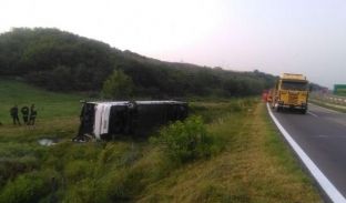 Autobusi Athinë-Tiranë del nga rruga, 30 të plagosur