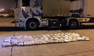 Kapen në port 130 kg kanabis, arrestohet një person