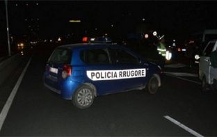 Aksidentohet vetura e Policisë në Kamzë, vdes një polic