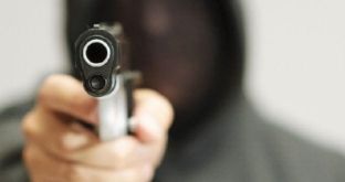Pesë persona të armatosur grabisin para e ari në një shtëpi në Prizren