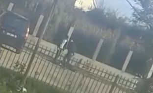  RRGGK dënon ashpër dhunën familjare ndaj vajzës në oborr të shkollës në Rahovec [Pamje shqetësuese]