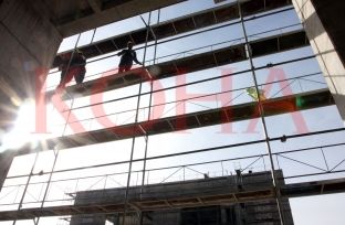 Rrëzohet nga objekti i ndërtimit, lëndohet rëndë shtetasi i Shqipërisë