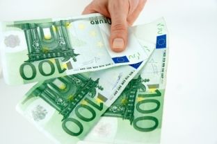 I merr 300 euro nën kërcënimin të armës