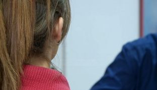 “Si abuzoi babai”, rrëfimi i dy motrave që paditën abuzimin seksual