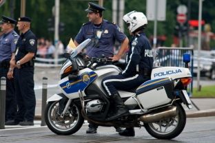 Në Kroaci arrestohen dy serbë duke bartur emigrantë nga Kosova