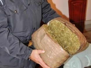 Në Greqi ndalohen tre shqiptarë me 63 kilogramë hashash