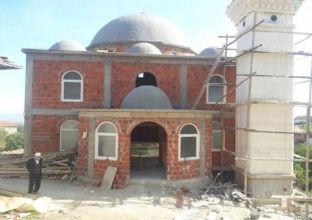 Arrestohet 41-vjeçari që po ndërtonte një xhami pa leje