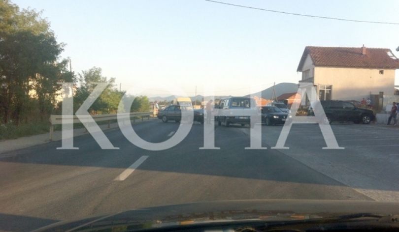 Një dyvjeçar i vdekur dhe shtatë të lënduar në një aksident trafiku