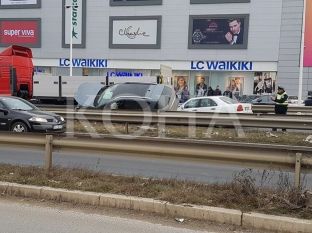 Aksident në Veternik, lëndohen tre persona [foto]