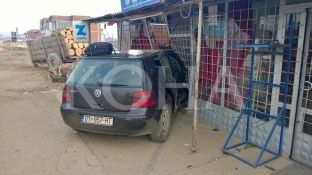 Aksident në rrugën Podujevë – Prishtinë, vetura hyn në dyqan [foto]