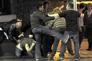 Përleshje masive në Pejë, arrestohet tre persona