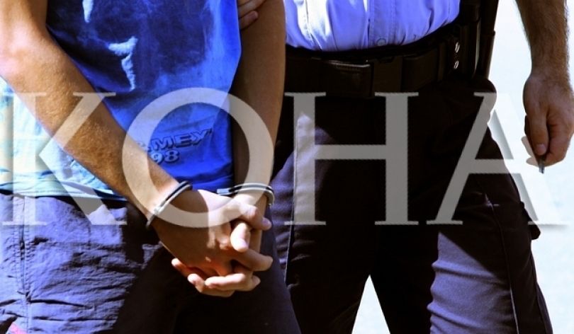 Kapet me drogë gjatë vizitës së familjarit në burg, arrestohet