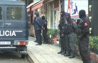 Grabitet me armë një kazino në Tiranë pa zbardhur dita