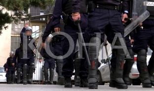 U ndryshohen masat e sigurisë 59 policëve të arrestuar