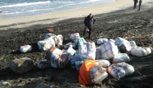 Mëngjesin e 1 janarit në Otranto u kapën 400 kg marihuanë