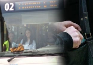  Policia kap më në fund hajnin e xhepave të udhëtarëve në autobusët e Tiranës