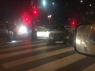 Dy të lënduar në aksident trafiku në Prishtinë [foto]