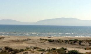 Gjendet një makinë në det në Vlorë
