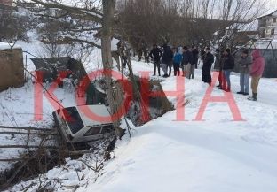 Qytetarët mobilizohen për ta nxjerrë “Golfin 2” që rrëshqiti në Ballancë [video/foto]