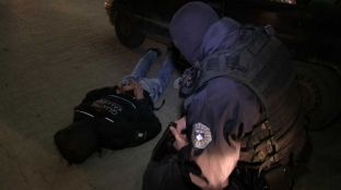 Doli në rrugë me uniformë provokative, arrestohet një serb në Prizren