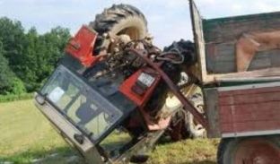 Humb jetën, pasi rrokulliset me traktor