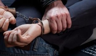 Arrestohet një burrë i dyshuar për kontrabandim me migrant