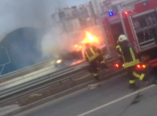 Digjet një veturë te Stacioni i Autobusëve [video]