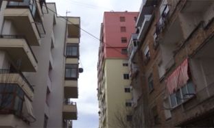 Në Vlorë vdes fëmija 5 vjeç pasi bie nga kati i 12-të